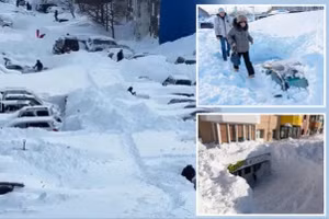 Thảm họa tuyết chôn vùi ô tô, nhà cửa khiến người dân phải tự đào thoát
