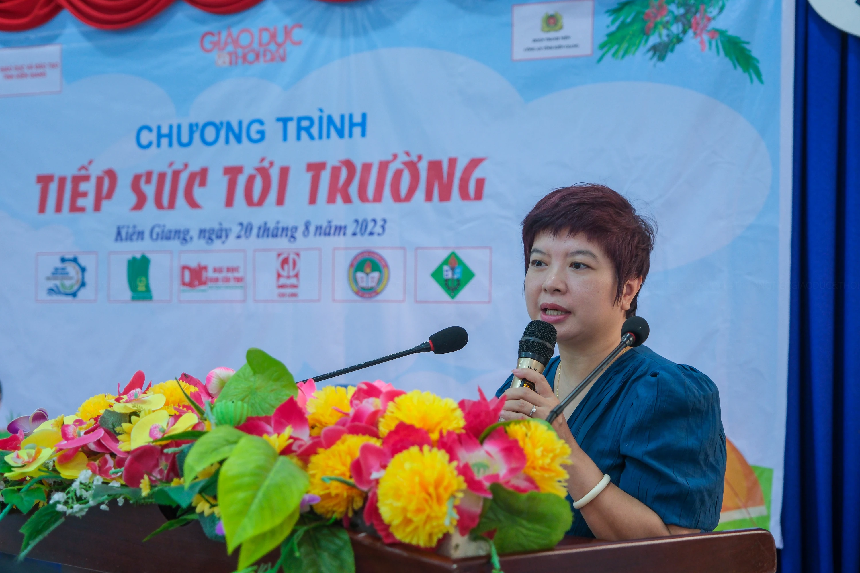 Nhà báo Dương Thanh Hương, Phó Tổng biên tập Báo Giáo dục và Thời đại phát biểu tại buổi lễ. Ảnh: Trường Tiến