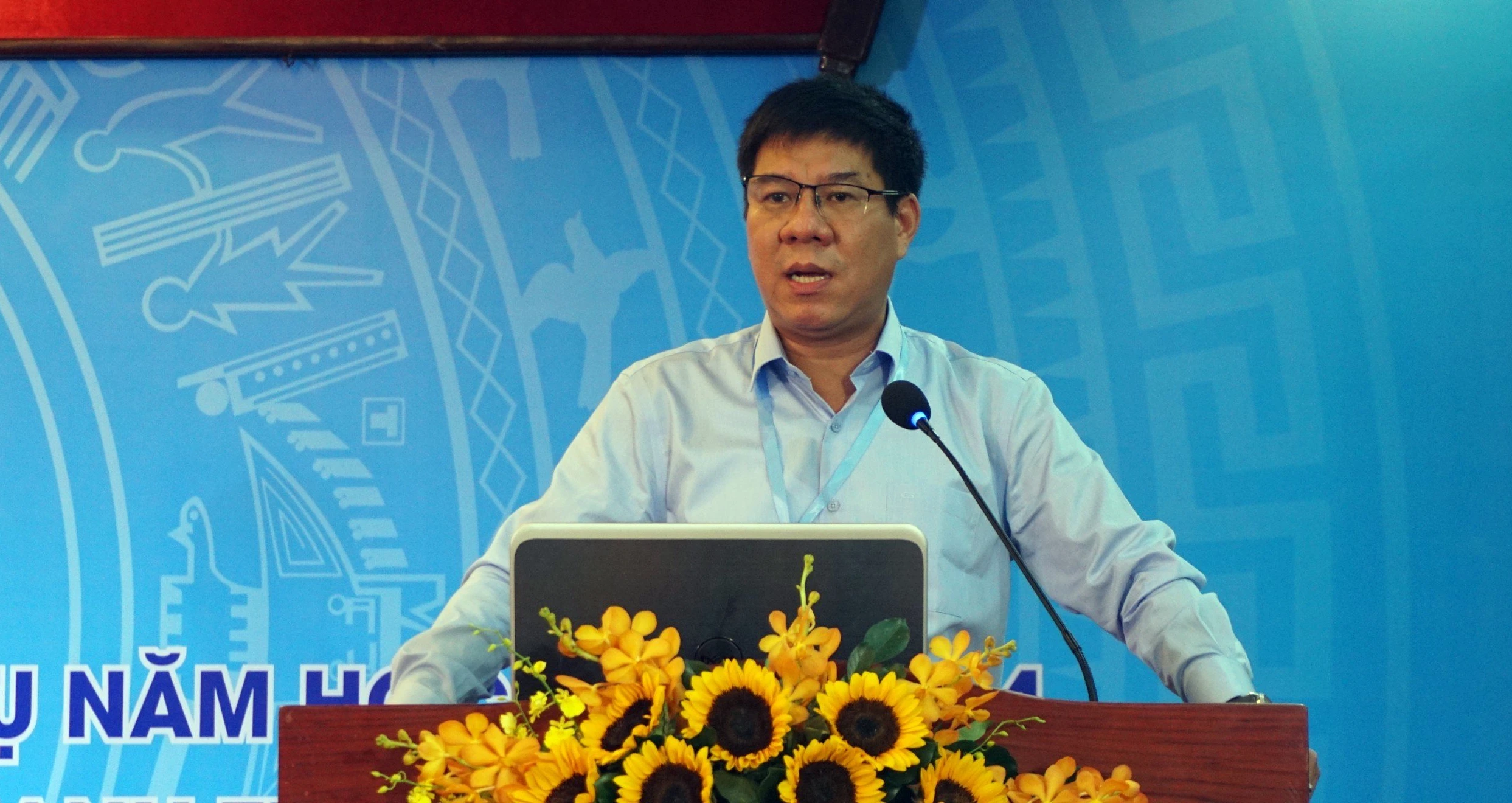 Ông Huỳnh Văn Chương, Cục trưởng Cục Quản lý chất lượng báo cáo tại hội nghị. Ảnh: Lê Anh