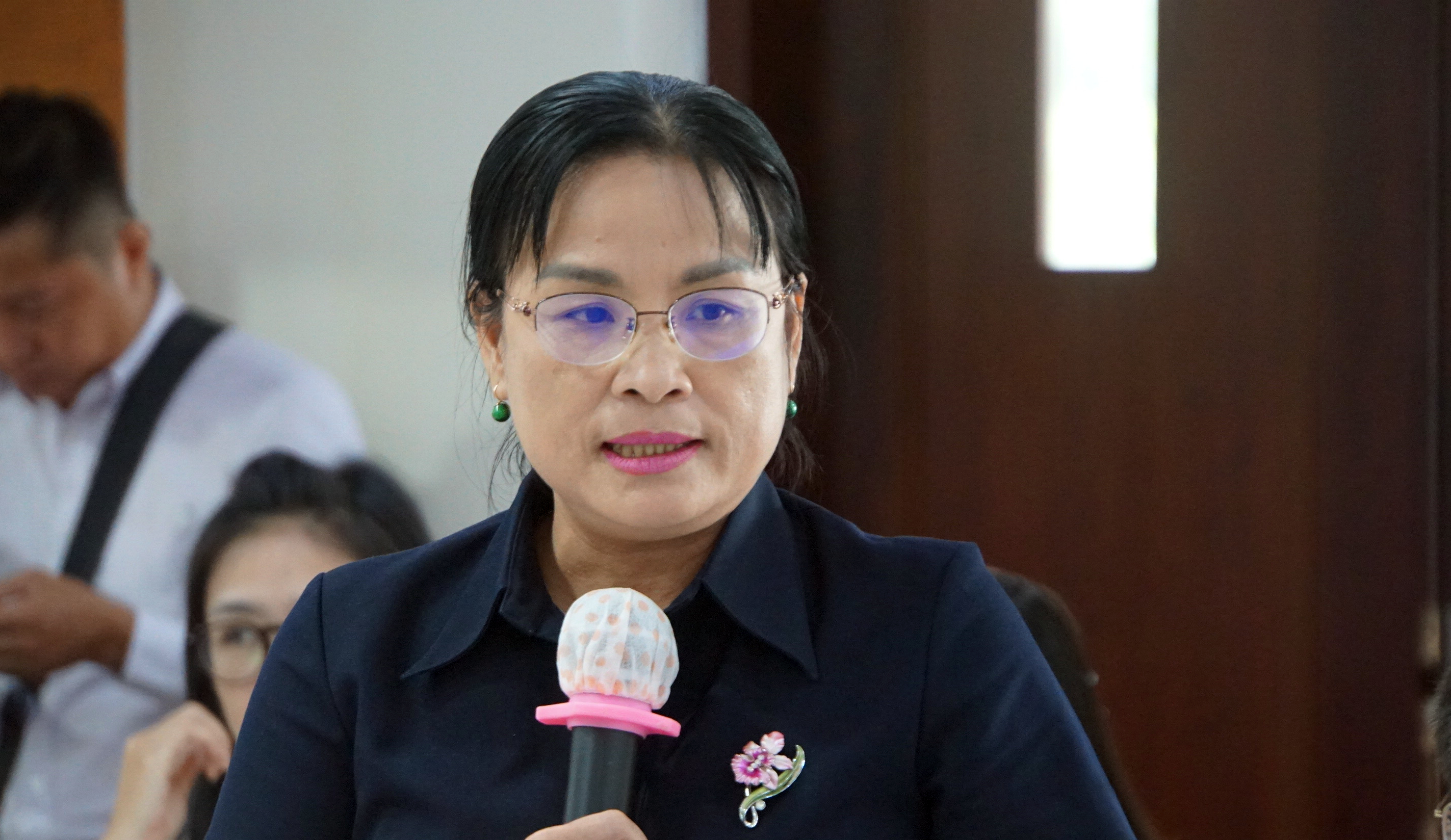 PGS.TS Ngô Thị Phương Lan, Hiệu trưởng Trường ĐH Khoa học xã hội và Nhân văn, ĐH Quốc gia TPHCM nêu kiến nghị. Ảnh: Mạnh Tùng. PGS.TS Ngô Thị Phương Lan, Hiệu trưởng Trường ĐH Khoa học xã hội và Nhân văn, ĐH Quốc gia TPHCM nêu kiến nghị. Ảnh: Mạnh Tùng.