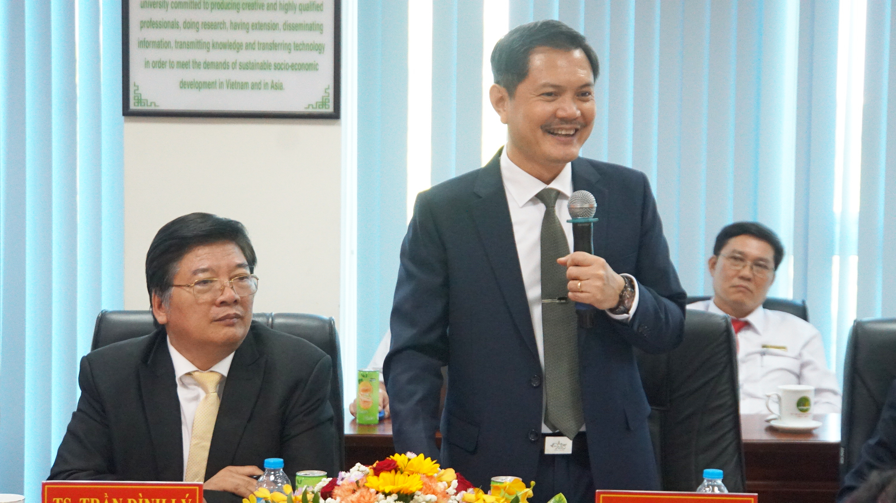 PGS.TS Nguyễn Tất Toàn, Hiệu trưởng nhà trường. Ảnh: Mạnh Tùng