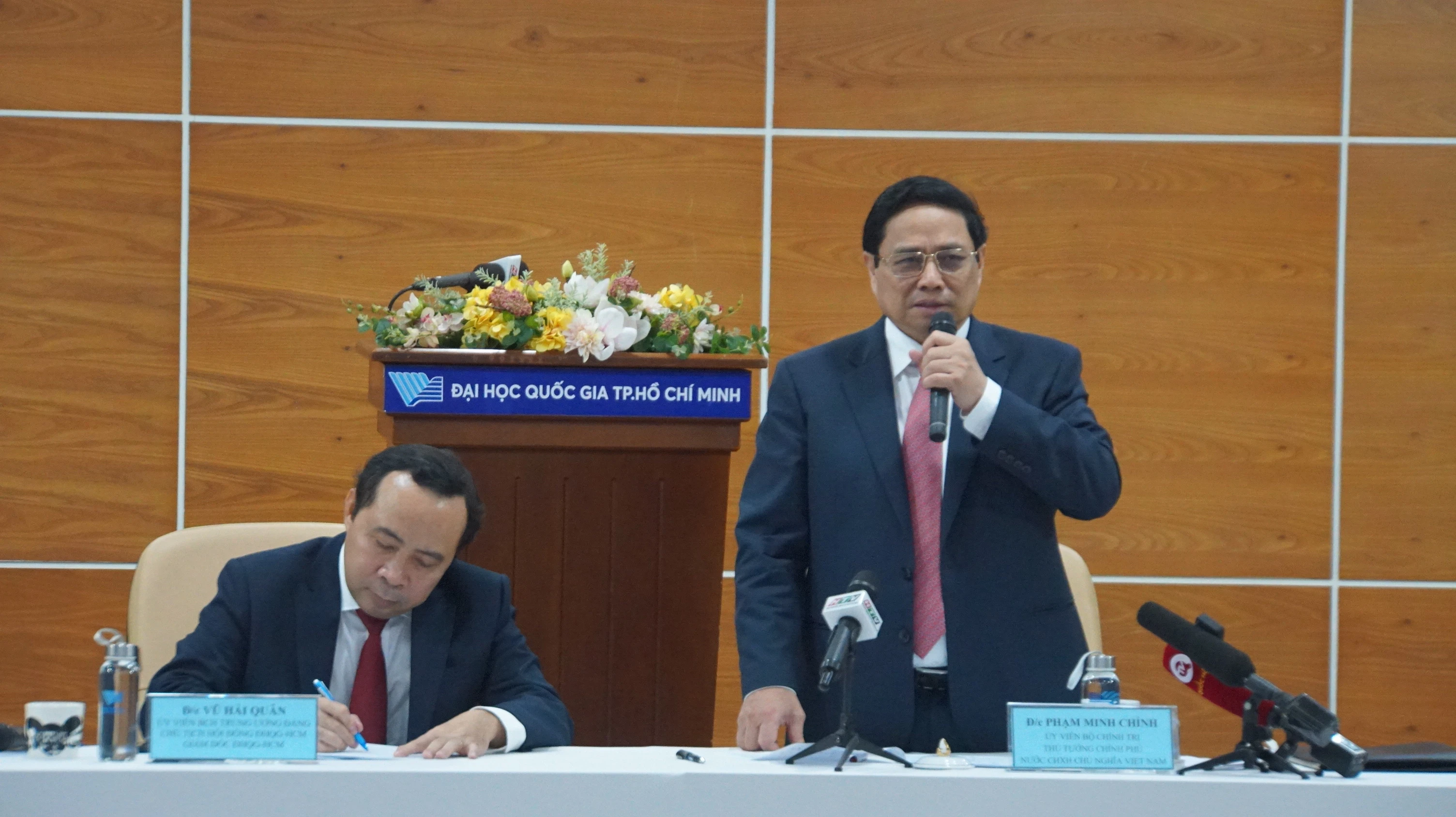 Thủ tướng Phạm Minh Chính kết luận buổi làm việc. Ảnh: Mạnh Tùng