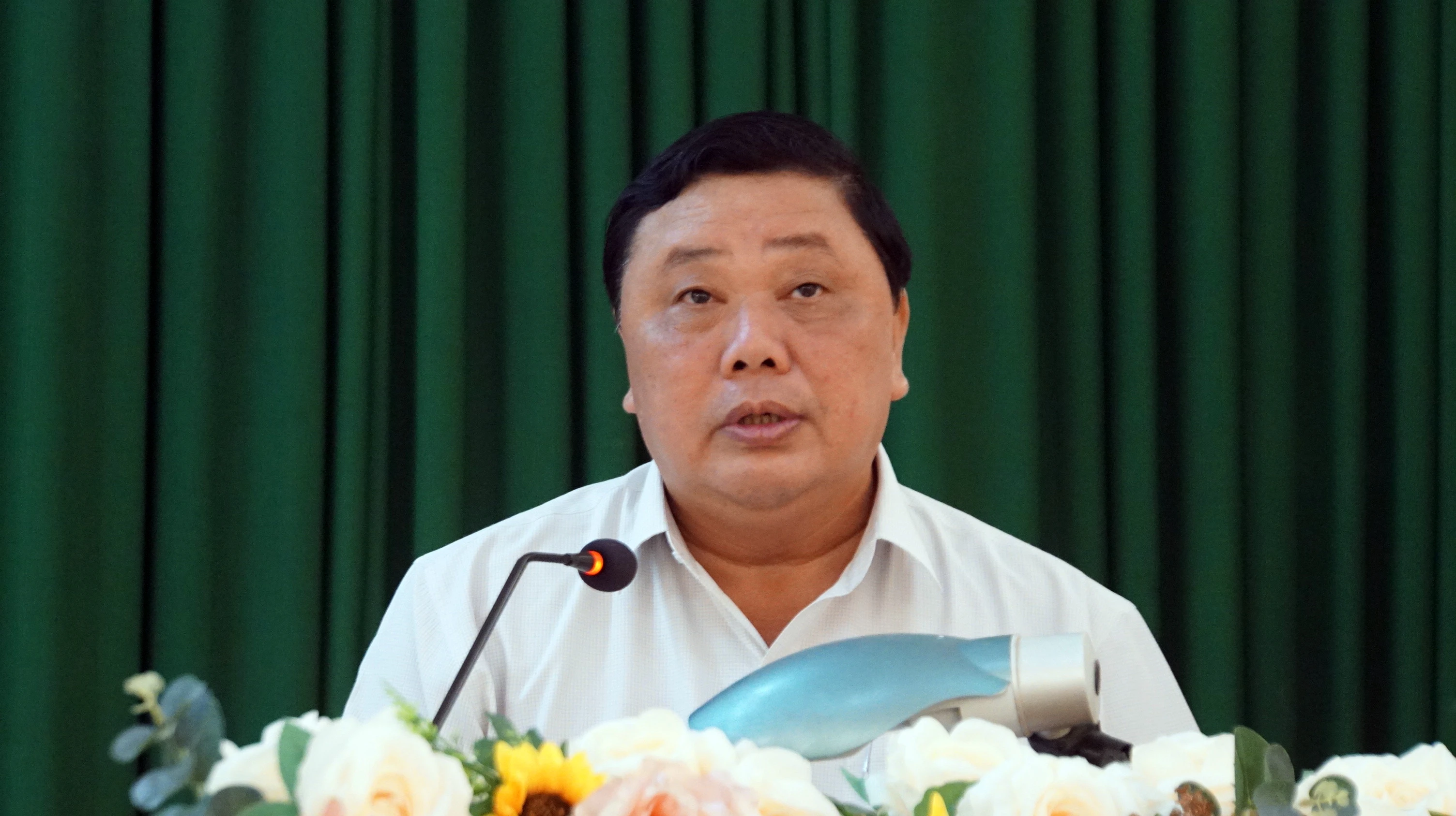 Ông Trần Văn Hoàng, Phó Chủ tịch UBND huyện Ba Tri phát biểu. Ảnh: Mạnh Tùng