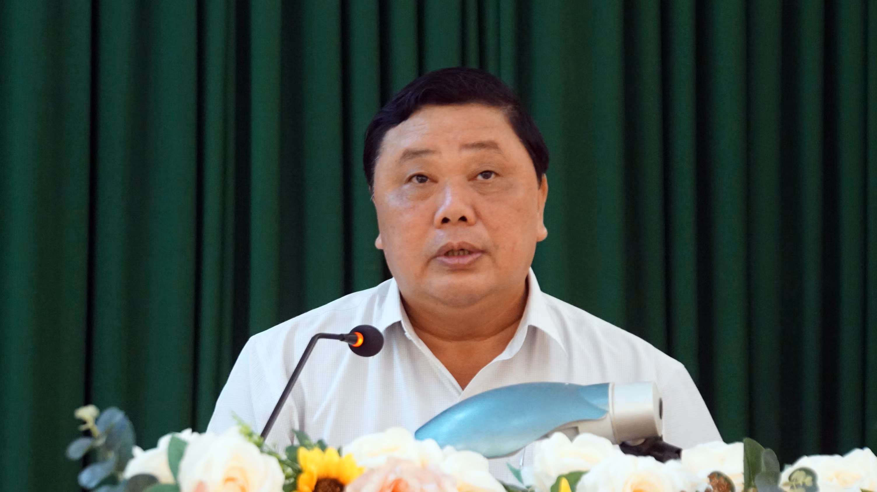 Ông Trần Văn Hoàng, Phó Chủ tịch UBND huyện Ba Tri phát biểu. Ảnh: Mạnh Tùng