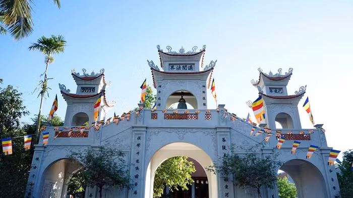 Cổng Tam Quan chùa Bắc Biên.