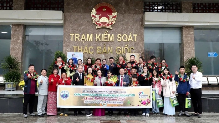 Sở Văn hóa, Thể thao và Du lịch tỉnh Cao Bằng tổ chức đón đoàn khách quốc tế đầu tiên "xông đất" Cao Bằng ngày mồng 1 Tết Bính Ngọ 2026.