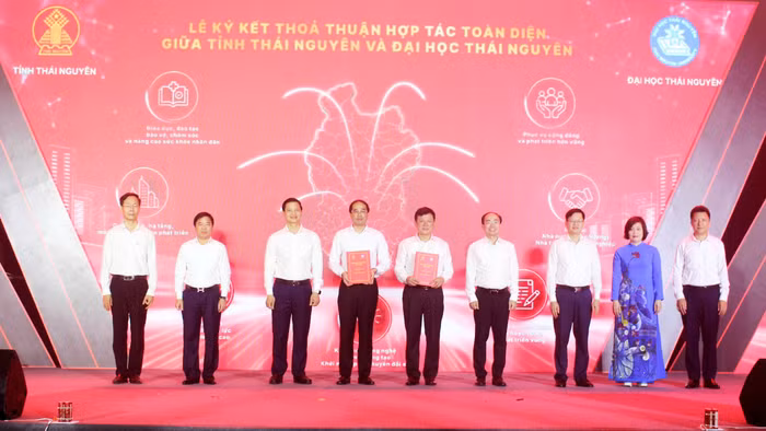 Lãnh đạo tỉnh Thái Nguyên và Đại học Thái Nguyên ký kết thỏa thuận hợp tác toàn diện.