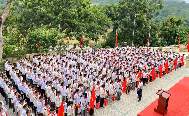 Học sinh Trường PTDTBT-THCS Mường Lý trong buổi Lễ khai giảng. 10.jpg
