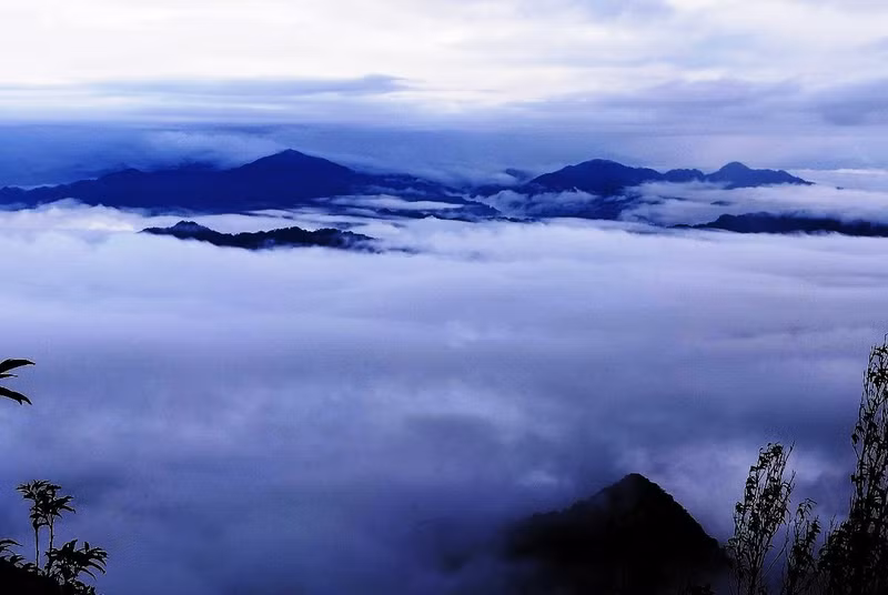 14- Bình minh trên đỉnh Pù Luông.jpg