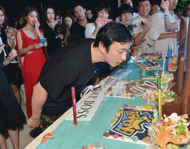 Ăn chơi khét tiếng, quý tử giàu có này tiêu tiền theo cách "khác người" hình ảnh 12 an choi khet tieng, quy tu giau co nay tieu tien theo cach "khac nguoi" hinh anh 12
