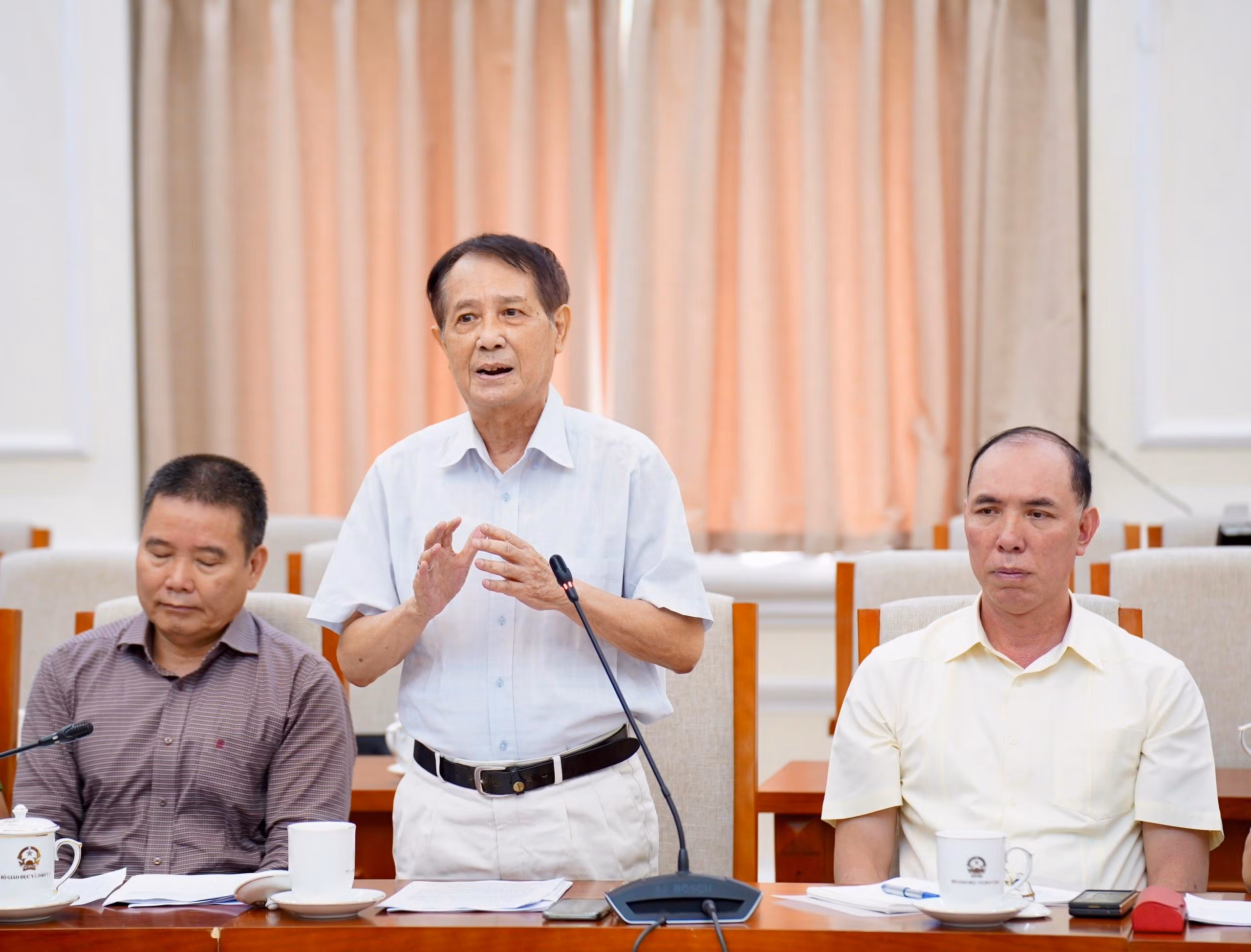 hop luat nha giao2.jpg