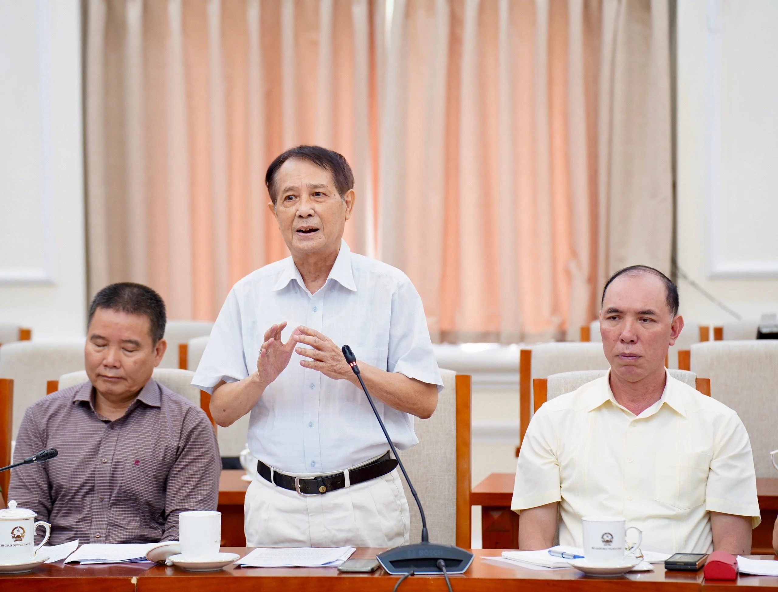 hop luat nha giao2.jpg