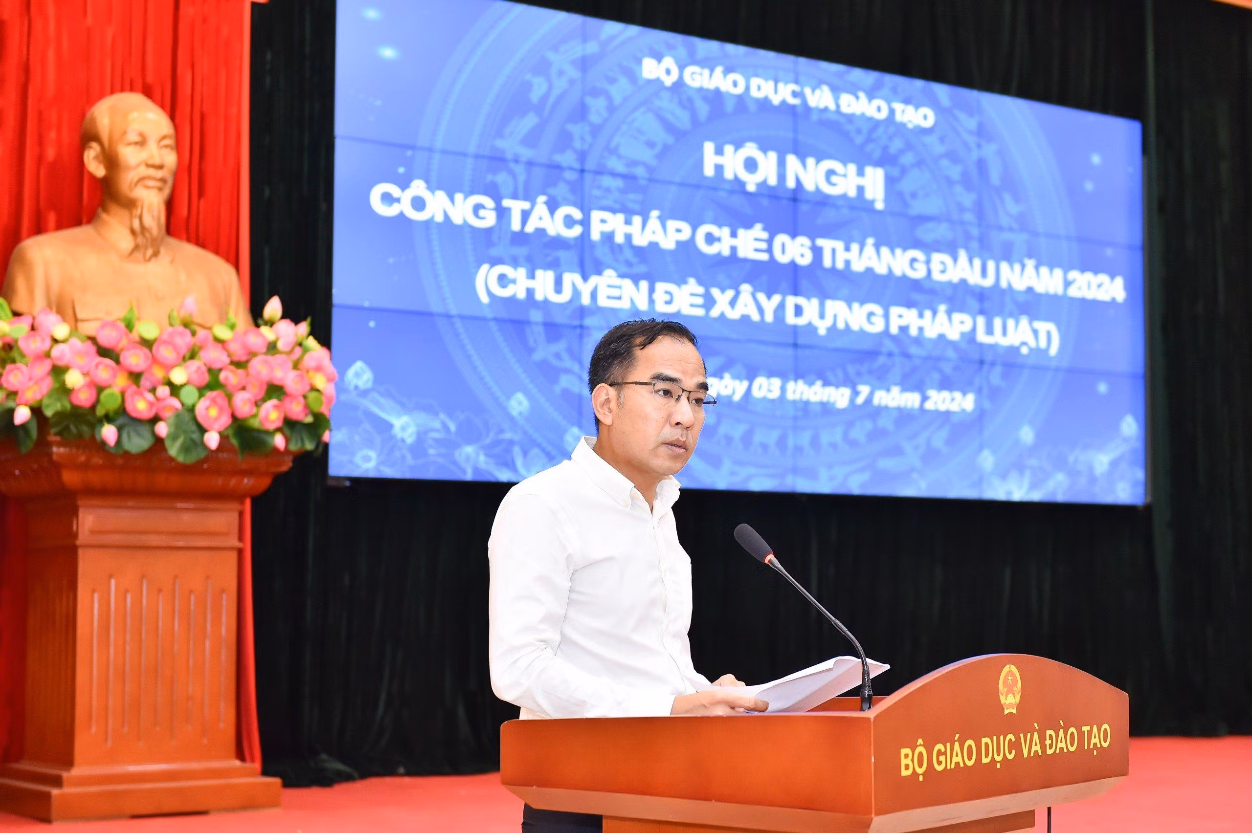 hoi nghi phap che 3.jpg