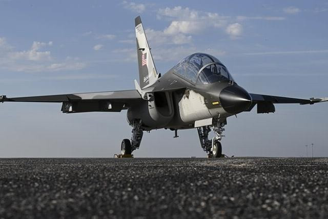 foto-greg-l-davis-textron-aviation-defense-arkp6ncw-1758190561t.jpg