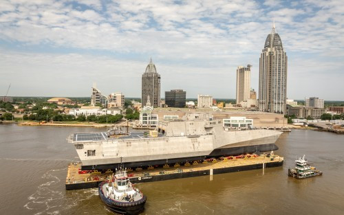 Chiếc tàu đầu tiên của lớp - USS Independence, được đưa vào hoạt động năm 2010, đã ngừng hoạt động vào ngày 29 tháng 7 năm 2021. Chiếc tàu thứ hai - USS Coronado, chỉ phục vụ được 8 năm và đã ngừng hoạt động vào ngày 14 tháng 9 năm 2022. 240529-lcs-38-rollout-launch-37.jpg