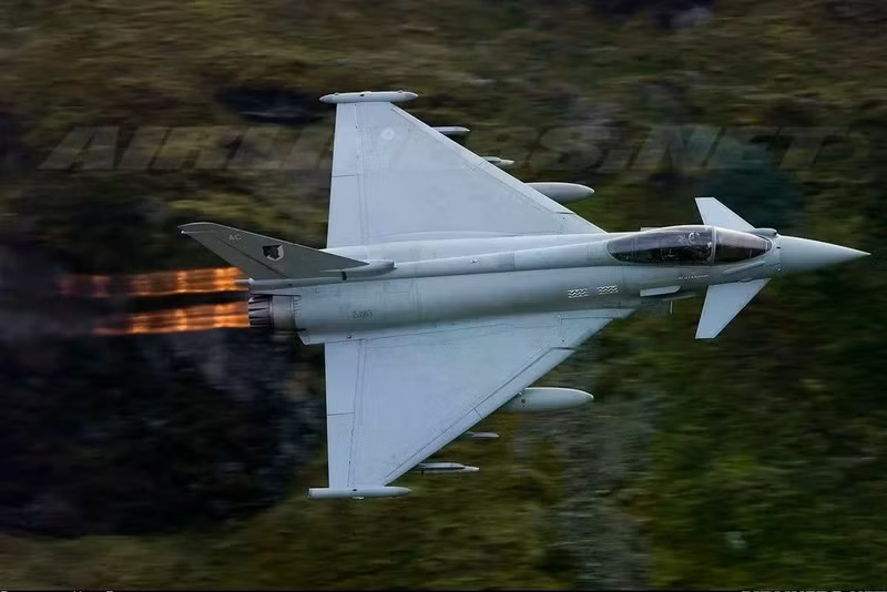 british-ef-2000-typhoon-f-1200x802-v0-kujqf97ls16a1.jpg