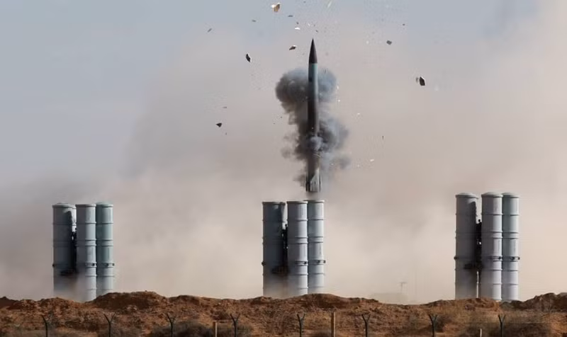 Cuộc xung đột về hệ thống phòng không S-400 của Thổ Nhĩ Kỳ đã âm ỉ từ năm 2017, khi Ankara mua vũ khí của Nga thay vì tổ hợp Patriot do Mỹ chào bán. polish-20231214-234517779.jpg