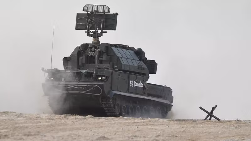 Nhà lãnh đạo doanh nghiệp cho biết thêm rằng các chuyên gia của nhà máy vẫn đang tiếp tục nghiên cứu hiện đại hóa hỏa lực và mở rộng tầm bắn của tên lửa dẫn đường phòng không. he-thong-phong-khong-tor-2-172147082533858280491.jpg