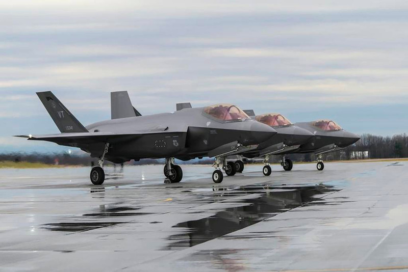 Tuy vậy bài báo lưu ý rằng: "Washington có thể sẽ tìm cách tránh việc phải vô hiệu hóa F-35, vì điều này có thể làm suy yếu sự quan tâm đối với loại máy bay này từ các quốc gia nước ngoài đang giữ vị trí hàng đầu trên thị trường toàn cầu." f-35-ap.jpg