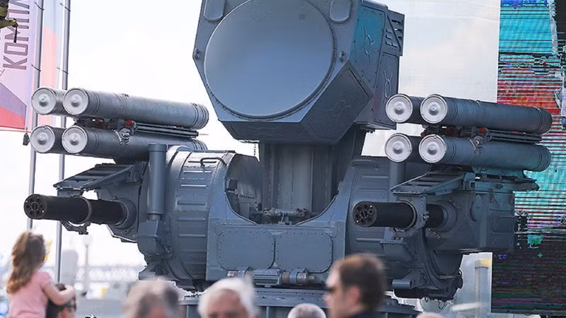 Theo Tập đoàn Công nghệ Nhà nước Rostec, Pantsir-M/ME có chế độ vận hành hoàn toàn tự động, đồng thời cũng có chức năng điều chỉnh người vận hành nhằm tạo ra mức độ linh hoạt cao khi tác chiến. pantsir-m-10194923.jpg