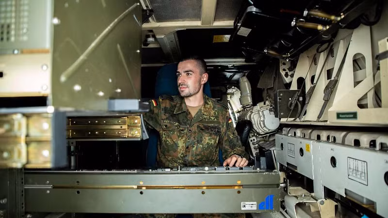 Tuy nhiên, các nghị sĩ Đức bày tỏ sự thiếu tin tưởng vào nhà thầu, viện dẫn các dự án trước đây, đặc biệt là chương trình DLBO, trong đó công ty đã không giao thiết bị đúng thời hạn như đã hứa. 23a697d1c8645f5f.jpg