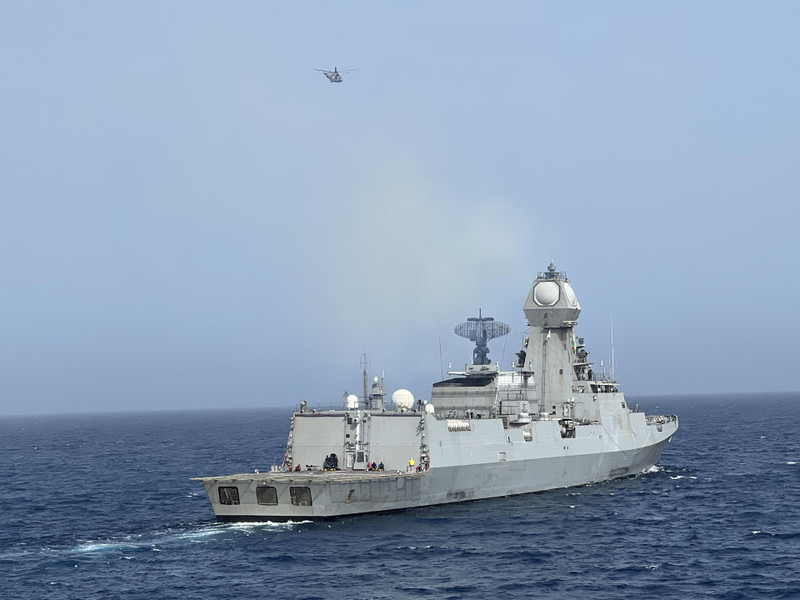 Mặc dù vậy theo giới phân tích, Ấn Độ còn rất nhiều việc nếu muốn đuổi kịp một đối thủ lớn trong khu vực, đó chính là Hải quân Trung Quốc, khi nước này có năng lực đóng tàu cũng như khoa học công nghệ - kỹ thuật vượt xa về mọi mặt. foto-5.jpg