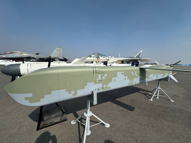 Gần đây sự việc tương tự đã xảy ra gần Mykolaiv, theo kênh Telegram "Chronicles of Geraniums" thì nhiều mục tiêu đã bị phá hủy, bao gồm cả những thành phần thuộc tổ hợp phòng thủ tên lửa tối tân của Mỹ. photo-2025-02-12-17-23-54.jpg