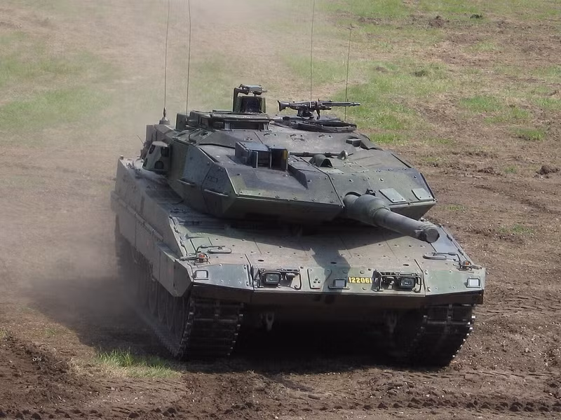 strv122-3-cropped.jpg