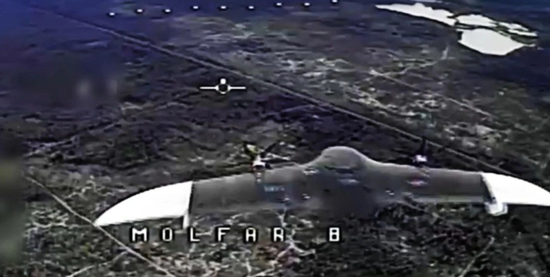 Nhờ độ cao bay lớn của nó, phương tiện này sẽ ghi lại kết quả hoạt động của UAV cảm tử, từ đó cung cấp một bức tranh toàn cảnh về trận chiến. 0-titel-hevojj-f81ad6037c8a6cdd5e585f97d695ea87.jpg