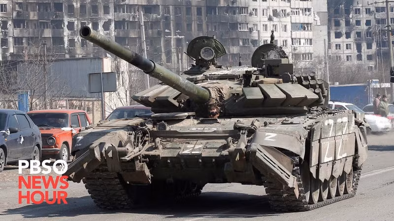 Quy mô sản xuất, việc phục vụ tại hàng chục quốc gia, sự hiện diện tại nhiều điểm nóng toàn cầu và thực tế là Nga đã ưu tiên T-72 làm xe tăng chiến đấu chủ lực của mình, cho thấy rõ ràng T-72 là sự kết hợp lý tưởng giữa giá cả phải chăng, dễ sản xuất và dễ vận hành. maxresdefault-367.jpg