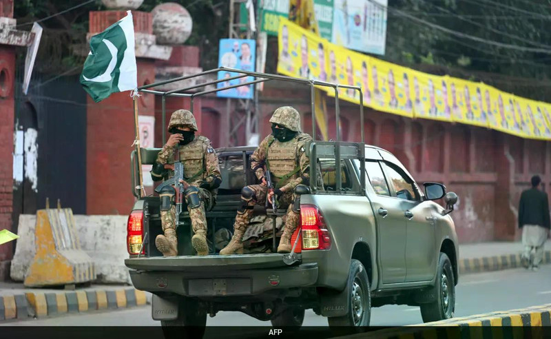 "Tôi đã nói rõ với họ rằng chúng ta có một thỏa thuận phòng thủ chung", nguồn tin dẫn lời phát biểu trước đó của ông Ishaq Dar trên tờ Financial Times. 36gor8fc-pakistan-army-625x300-09-february-24.jpg