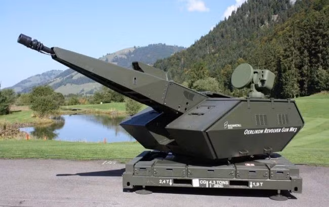 Vào năm 2022, Rheinmetall thông báo sẽ sản xuất hai khẩu đội Skynex cho một quốc gia châu Âu chưa được nêu tên và đã yêu cầu chính phủ Đức tài trợ. Sau đó báo chí biết rằng chúng sẽ được gửi đến Ukraine. fd1udxgwuaiod44-1300x820-d83699385f1606557d7fb912eef623d1-1300x820-448d6ec4150bbda902c1170cafb45f49-650x410.jpg