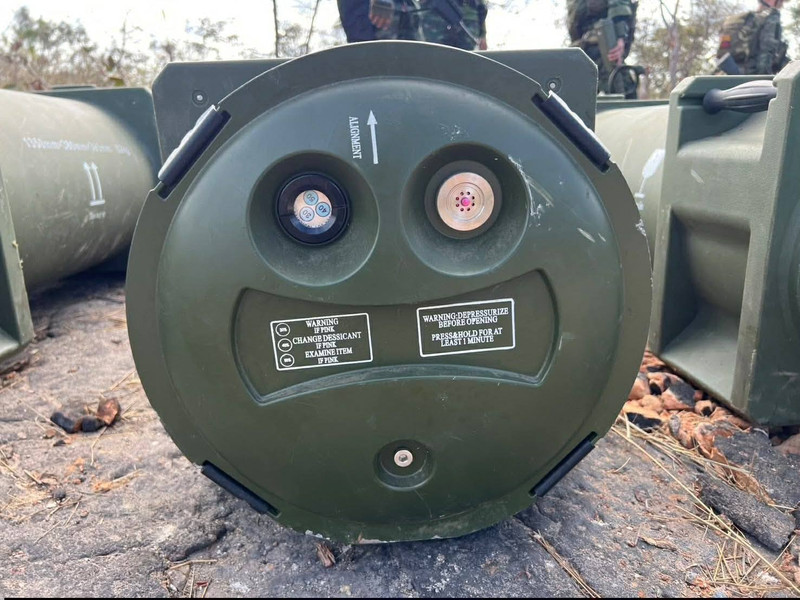 Tên lửa thứ hai lớn hơn, BOLAS GAM-102LR, có tầm bắn rất xa, có thể đạt tới 6 km. Về mặt khái niệm, ATGM này có đầu dẫn đường, mang theo đầu đạn song song và cơ chế dẫn đường "bắn và quên" có thể hiệu chỉnh giai đoạn giữa. 599939548-873094191907313-5521657209804935942-n.jpg