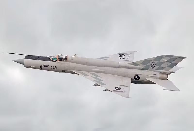Thực tế cho thấy tiêm kích MiG-21 là một nền tảng đã quá lạc hậu, cho dù được nâng cấp sâu vẫn không thể đáp ứng yêu cầu chiến tranh hiện đại, cộng thêm hệ số kỹ thuật kém sau nhiều năm sử dụng đã buộc IAF phải sớm loại biên. 1200px-croatian-mig-21-cropped.jpg