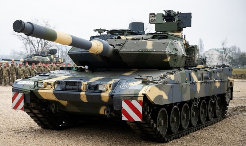 Hiện tại Quân đội Đức đã đặt hàng sản xuất phiên bản Leopard 2A8, đây là một bản cải tiến sâu hơn dựa trên những chiếc Leopard 2A7+, thời gian giao hàng có thể diễn ra vào năm 2027. 577016ffcf11f486ab4cef9a95fb7e194dc7e965.jpg