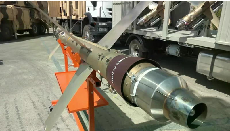 Thiết kế của tên lửa 358 cũng khá thú vị theo cách riêng của nó. Một mặt, có thể thấy rõ tính module trong việc sử dụng các giải pháp kỹ thuật từ máy bay không người lái cảm tử, chẳng hạn như chiếc Shahed-136. 358-missile.jpg