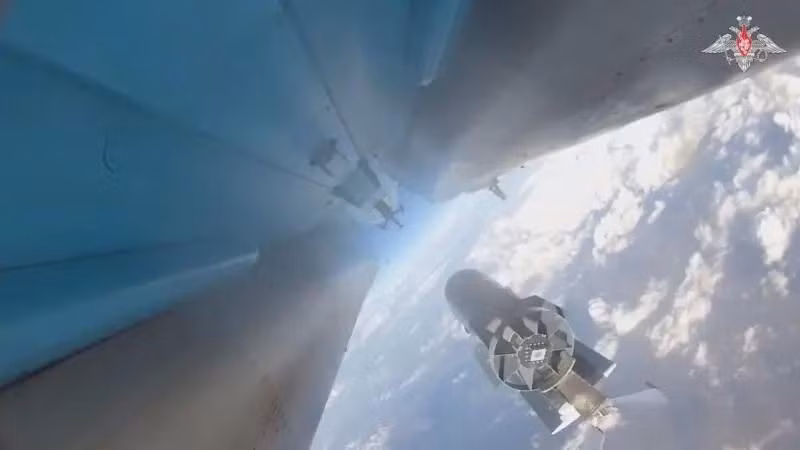 Hoạt động tấn công của các đơn vị bộ binh Nga, ngoài hỏa lực do Lực lượng Hàng không Vũ trụ đảm nhiệm, còn được hỗ trợ bởi lực lượng pháo binh và máy bay không người lái. 9c79a71445-04-4551-1721114624089-17211146241831532939597.jpg