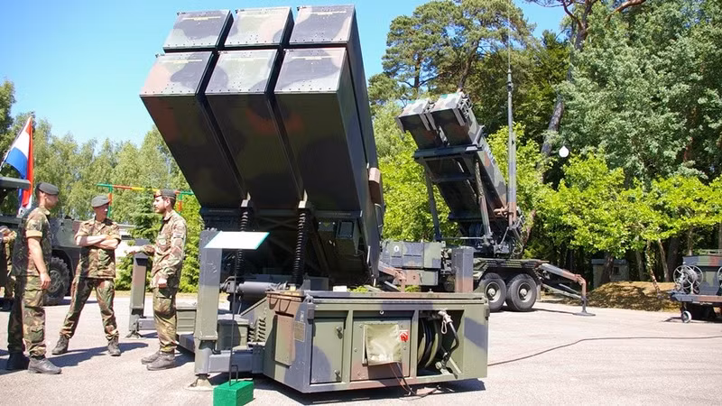 AIM-9X Block II có ngòi nổ hiện đại hóa và cảm biến kỹ thuật số, đảm bảo an toàn trong chuyến bay. Điểm đặc biệt của phiên bản Block II là động cơ ATK MK-139 có vectơ lực đẩy được điều khiển, giúp cải thiện đáng kể khả năng cơ động của tên lửa. nasams-holandia-6073.jpg