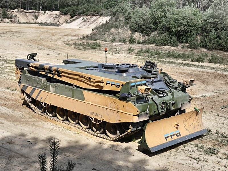 Để trang bị cho các tiểu đoàn cơ giới mới thành lập và đảm bảo quá trình huấn luyện, Hà Lan sẽ cần một số lượng xe cứu kéo WiSENT 2 lên đến hai chữ số. csm-zoom-680x510-wisent2-08-ae4f78418e.jpg