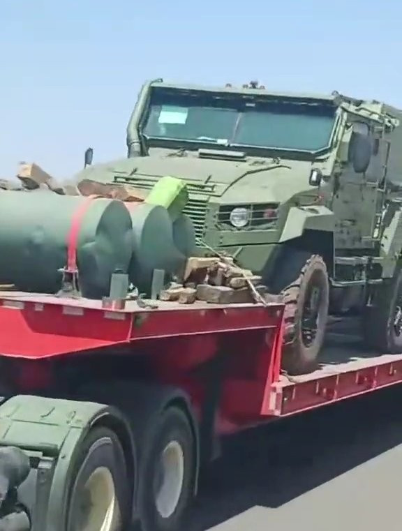 Thông tin này được nhà phân tích OSINT Rich Tedd báo cáo - người đã đăng tải một video trên mạng xã hội X. Đoạn phim quay tại Ethiopia cho thấy 2 xe tải chở 2i xe bọc thép Typhoon-K màu xanh ôliu trên rơ-moóc. hbmmtfdwqaagssy.jpg