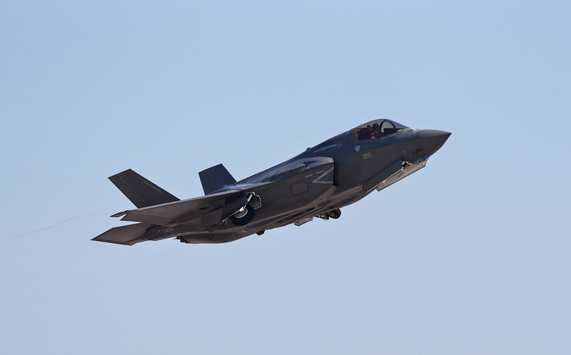 1200px-uk-f-35b-lightning-ii-mod-45157752.jpg