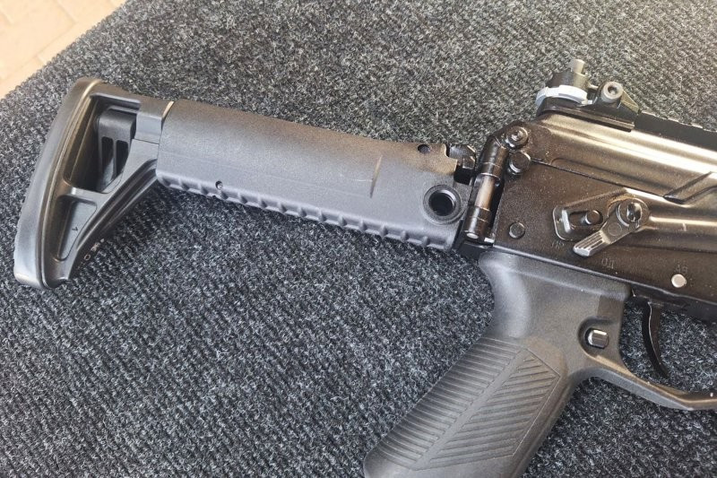 Việc giới thiệu phiên bản AK-12K rút gọn phản ánh nhu cầu của quân đội về vũ khí hạng nhẹ chuyên dụng cho tác chiến đô thị, những đội tấn công cơ động và các đơn vị trinh sát. photo-2025-05-14-13-55-48-5e1.jpg