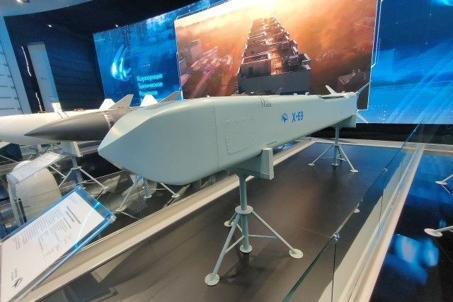 Theo dữ liệu mở có sẵn, được đăng tải trực tuyến, tên lửa hành trình chỉ nặng 800 kg, trong khi đầu đạn trọng lượng lên tới tới 300 kg. Tốc độ bay tối đa của nó là 1.000 km/h, và tầm bắn lớn nhất 400 km. 0.jpg