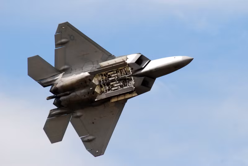 f-22-raptor-shows-its-weapon-bay.jpg