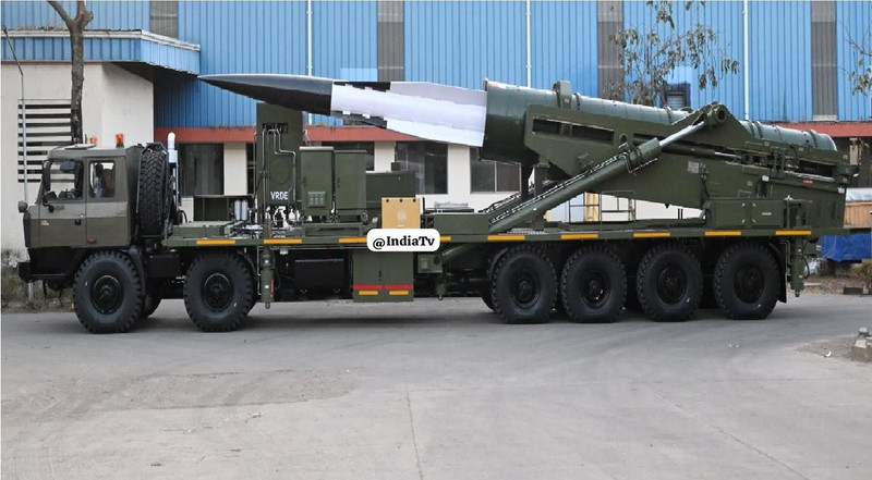 Trong khi đó tầng thứ hai (tầng đẩy chính) tăng tốc tên lửa lên tốc độ siêu thanh Mach 10, tại thời điểm đó phương tiện lượn tiếp tục chuyến bay độc lập sau khi nhiên liệu được tiêu thụ hết. g-b6zhewcaapy0c.jpg