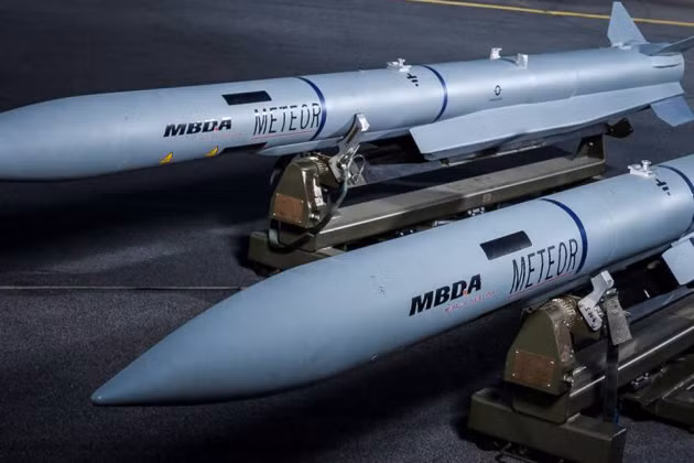 Meteor được thiết kế để tiêu diệt các mục tiêu trên không ở khoảng cách trên 100 km, như tiêm kích và máy bay không người lái, ngay cả những loại có khả năng thao diễn tốt ở tốc độ cao. meteor-missiles.png