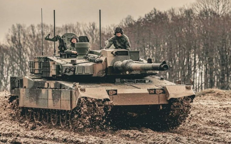 Tổng giá trị hợp đồng là 6,7 tỷ đô la. Thỏa thuận này không chỉ bao gồm việc cung cấp thiết bị mà còn bao gồm một gói dịch vụ đi kèm đầy đủ: đào tạo, bảo trì và hỗ trợ đảm bảo kỹ thuật. k2pl.jpg