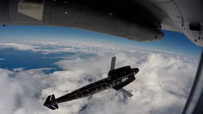 Chiến dịch này bao gồm việc vận chuyển đạn dược hạng nặng, lắp ráp, cài đặt, phóng và sử dụng chính xác trong vòng chưa đầy một ngày. tir-separation-aasm1000-c-dassault-aviation-dr.jpg