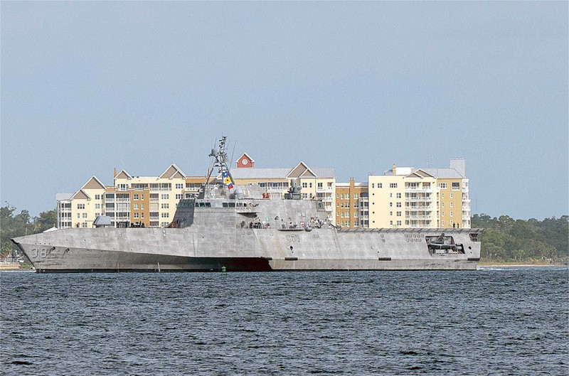 Vào tháng 1 năm 2025, USS Santa Barbara (LCS 32) đã trở thành tàu lớp Independence đầu tiên được trang bị khả năng chống thủy lôi thông qua việc tích hợp module chống mìn (MCM), dự kiến triển khai lần đầu tiên vào năm 2025. us-navy-commissions-uss-pierre-littoral-combat-ship-in-florida-as-final-independence-variant-joins-fleet-1920-001-16e92285.jpg