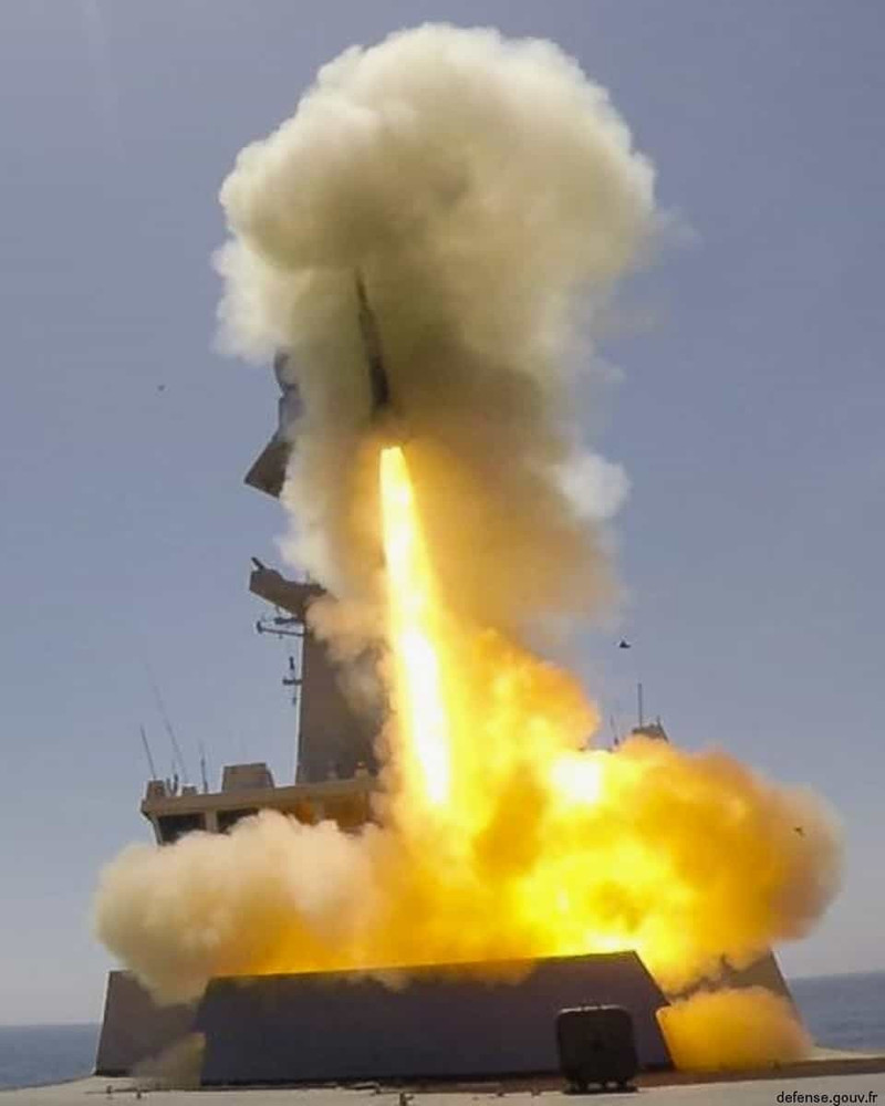 Quyết định tăng gấp đôi số lượng bệ phóng giúp điều chỉnh cấu hình của Pháp cho phù hợp với các lựa chọn xuất khẩu, đặc biệt là đối với khinh hạm lớp Kimon của Hy Lạp, vốn đang được đóng với 32 bệ phóng. aster-30-sam-03.jpg